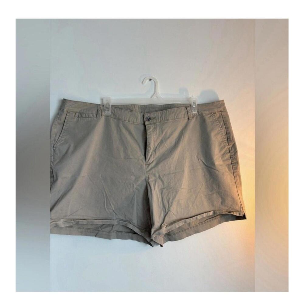 Lot Of 2 Pairs Of Lane Bryant Plus Size Shorts Size 26 Navy NWT Khaki - Picture 3 of 5